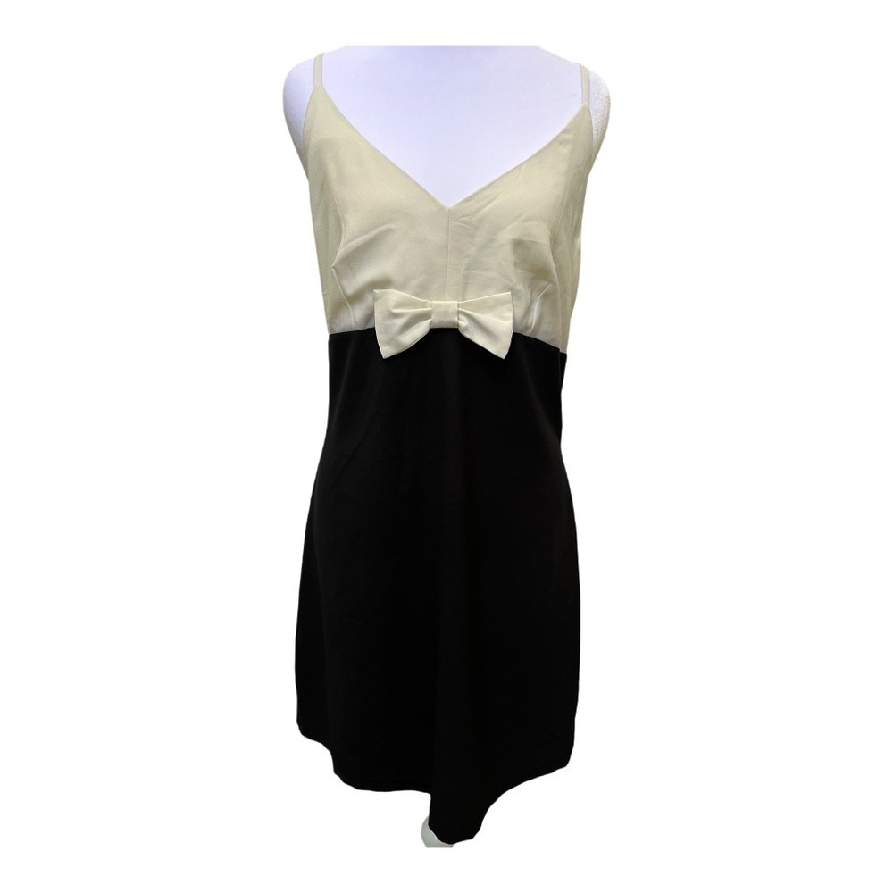 IN AWE Black and White Dress with pretty BOW!